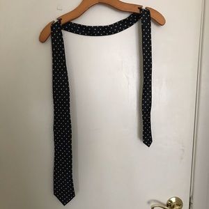 CLUB ROOM TIE